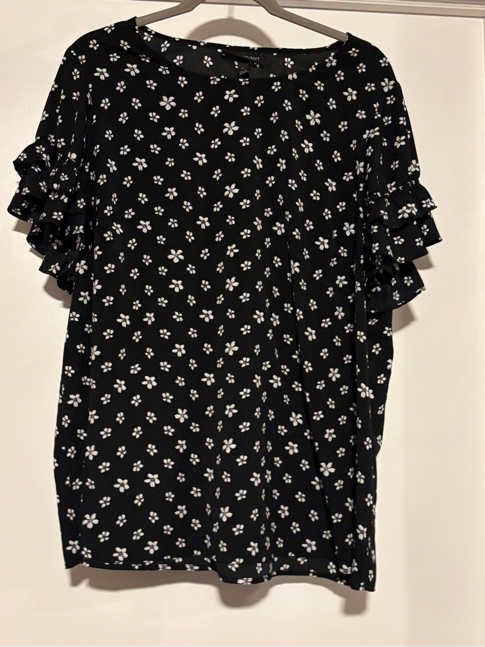⭐️Lane Bryant Black Floral Ruffle-Sleeve Top